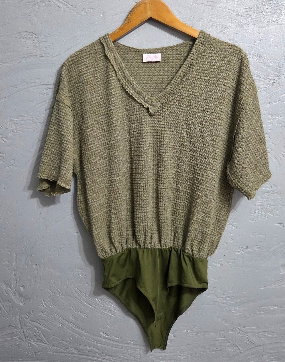 Pink Lily green V Neck bodysuit woman's size Small